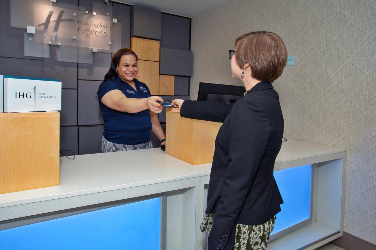 Holiday Inn Express Richmond - Midtown By Ihg Εξωτερικό φωτογραφία